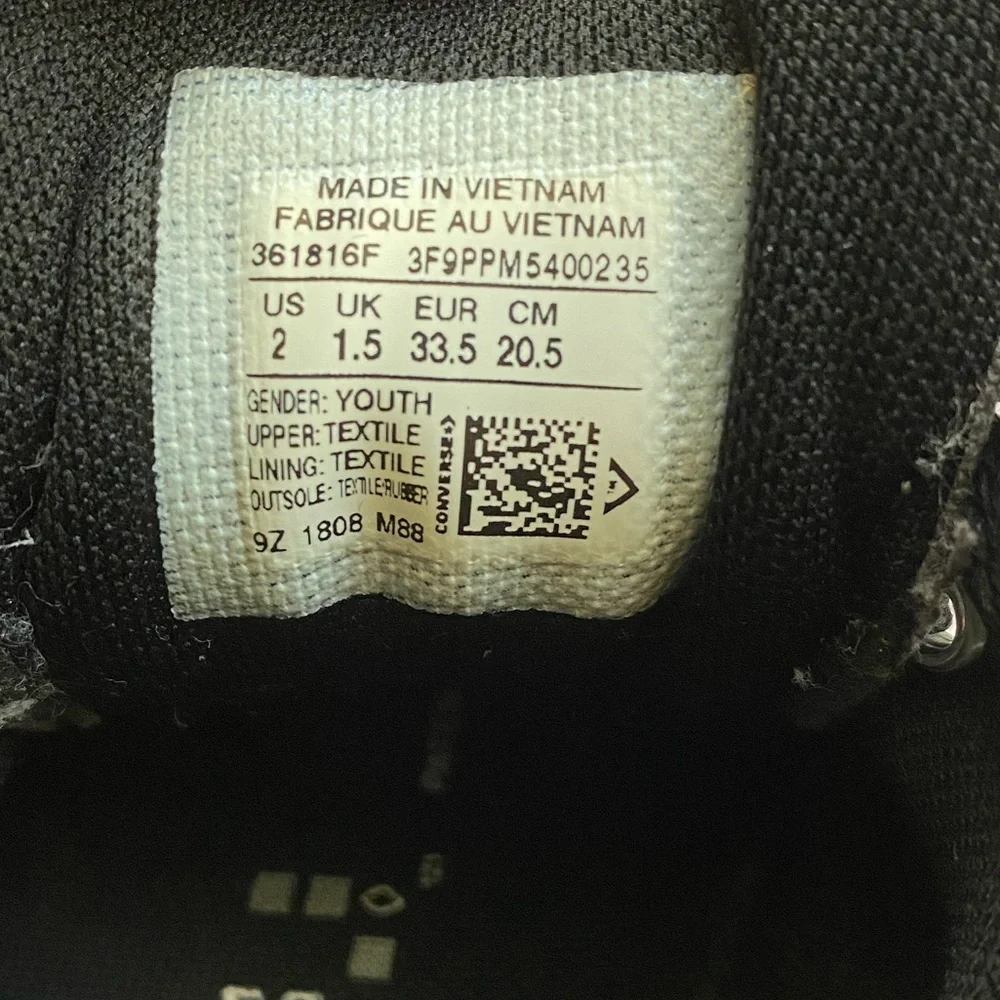 Unisex Kids Gray Converse size 2.